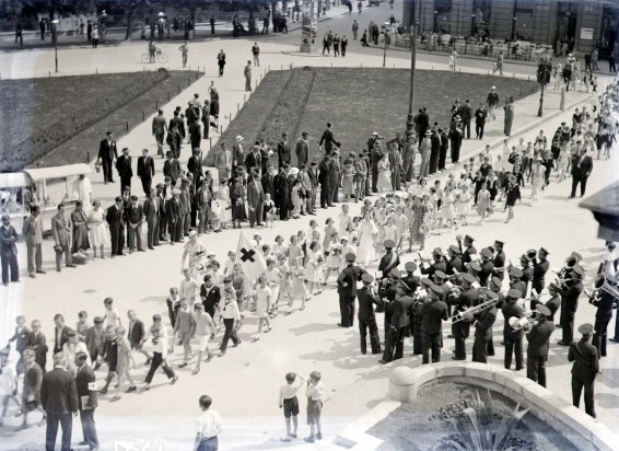 Majčin dan 1934. godine (Foto Đuro Janeković)